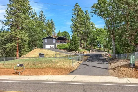 1065 S Shasta Avenue Eagle Point OR 97524