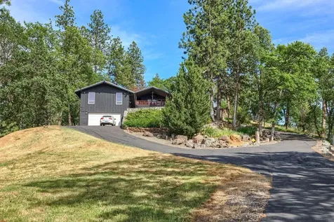 1065 S Shasta Avenue Eagle Point OR 97524