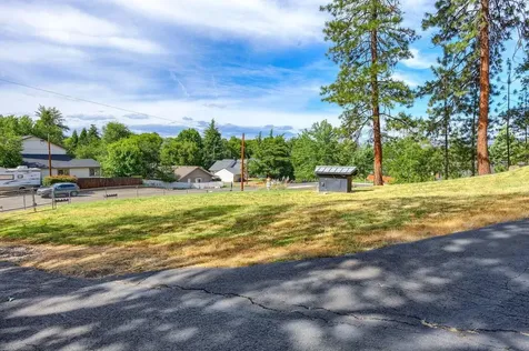1065 S Shasta Avenue Eagle Point OR 97524