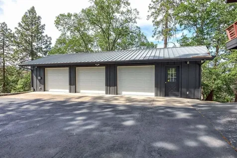 1065 S Shasta Avenue Eagle Point OR 97524