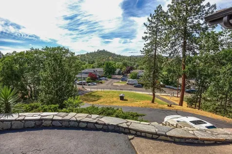 1065 S Shasta Avenue Eagle Point OR 97524