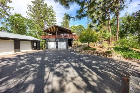 1065 S Shasta Avenue Eagle Point OR 97524