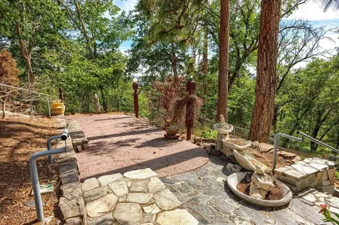 1065 S Shasta Avenue Eagle Point OR 97524