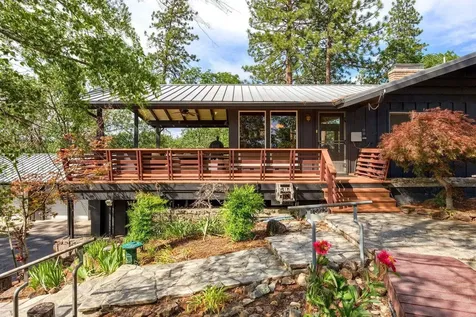 1065 S Shasta Avenue Eagle Point OR 97524