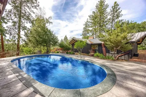 1065 S Shasta Avenue Eagle Point OR 97524