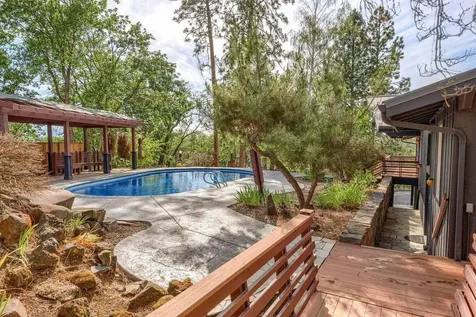 1065 S Shasta Avenue Eagle Point OR 97524