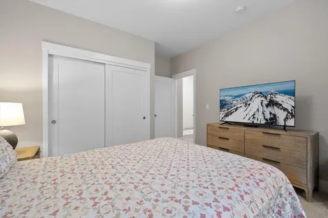 3755 NE Oakside Loop Bend OR 97701