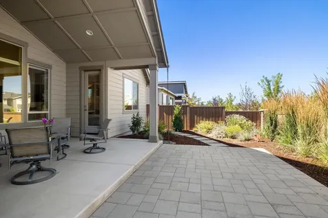 3755 NE Oakside Loop Bend OR 97701