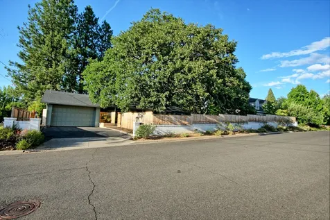 2233 Oakwood Drive Medford OR 97504