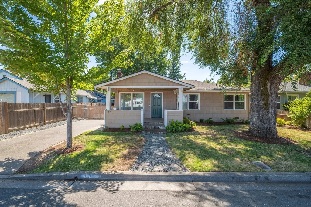 931 SE M Street Grants Pass OR 97526