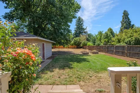 931 SE M Street Grants Pass OR 97526