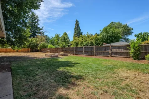 931 SE M Street Grants Pass OR 97526