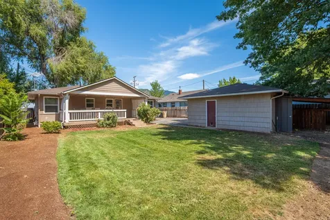 931 SE M Street Grants Pass OR 97526