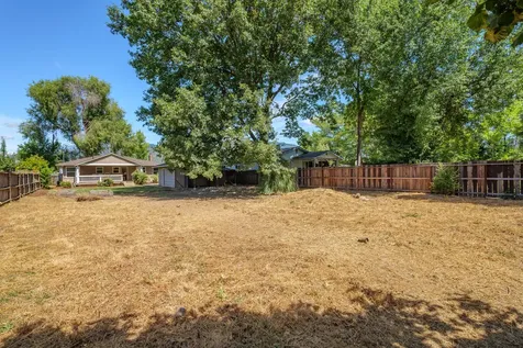 931 SE M Street Grants Pass OR 97526