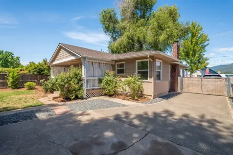 931 SE M Street Grants Pass OR 97526