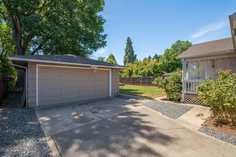 931 SE M Street Grants Pass OR 97526