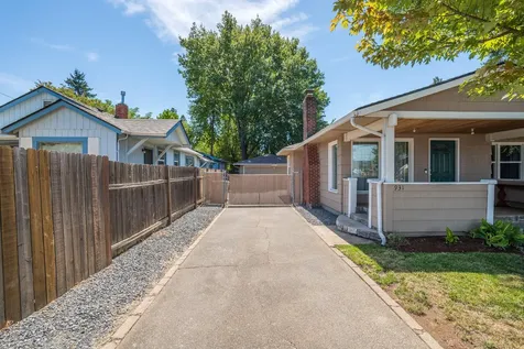 931 SE M Street Grants Pass OR 97526