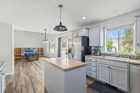 558 SW Cedar Hill Drive Madras OR 97741