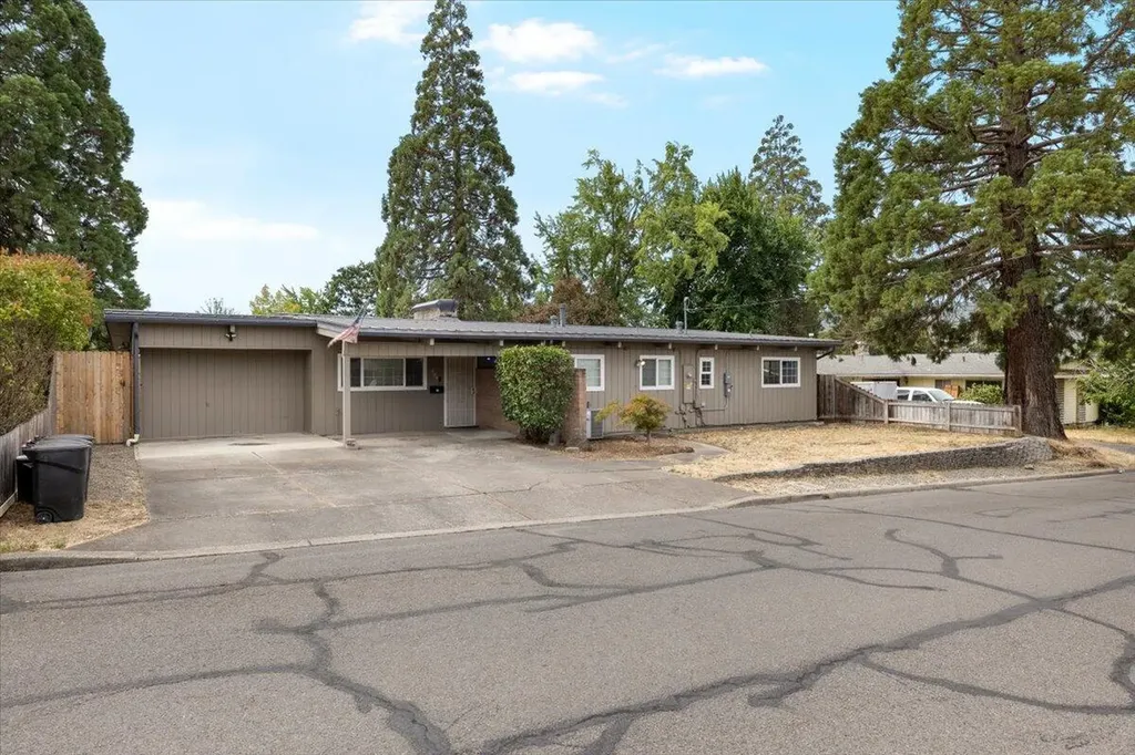 204 Kings Way Central Point OR 97502