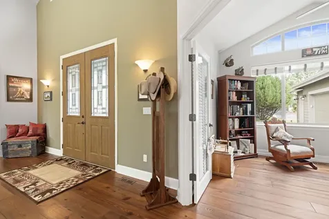 909 Willet Lane Redmond OR 97756