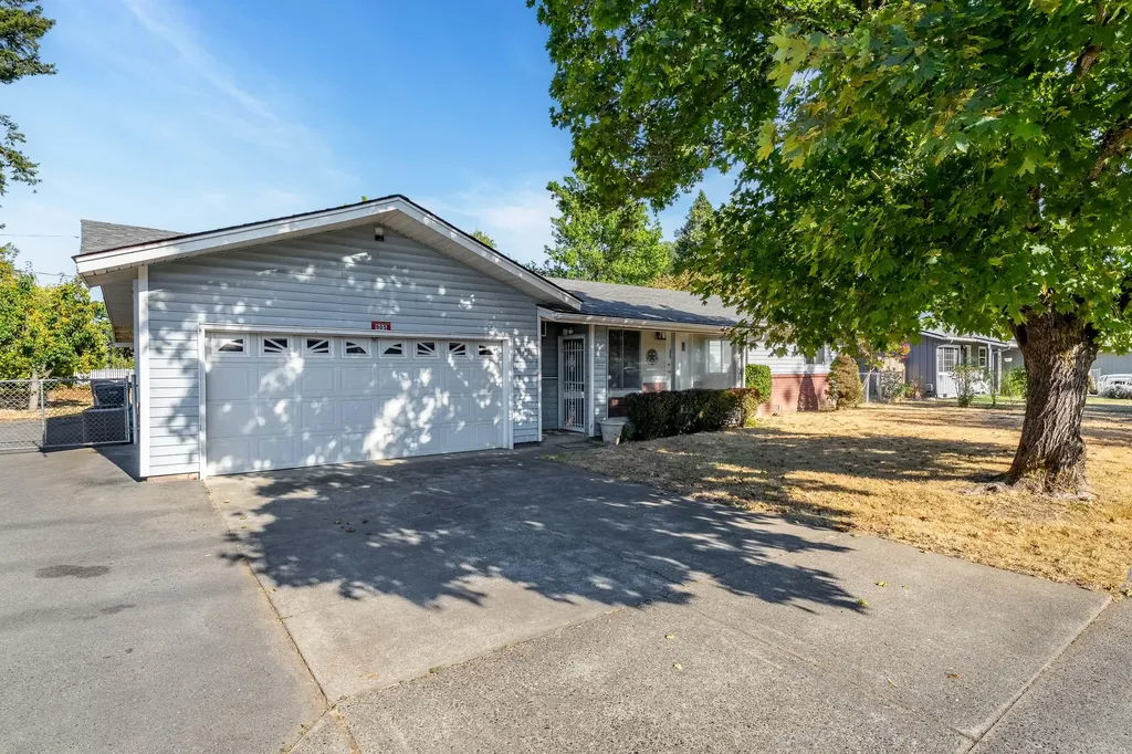 905 SE Fern Street Grants Pass OR 97526