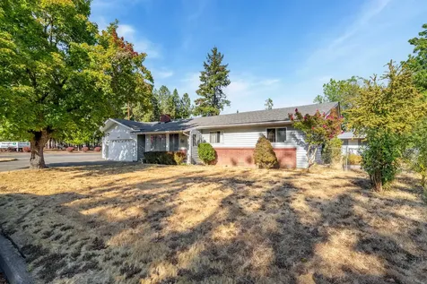 905 SE Fern Street Grants Pass OR 97526