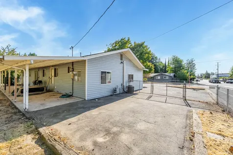 905 SE Fern Street Grants Pass OR 97526