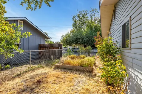 905 SE Fern Street Grants Pass OR 97526