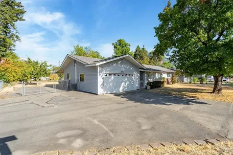 905 SE Fern Street Grants Pass OR 97526