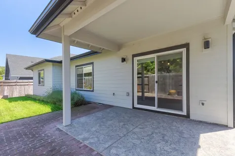 822 NW Cooke Avenue Grants Pass OR 97526