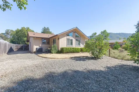 211 NW Blossom Drive Grants Pass OR 97526