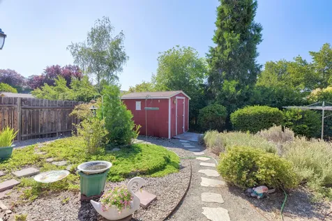 211 NW Blossom Drive Grants Pass OR 97526