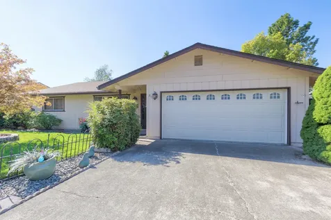 211 NW Blossom Drive Grants Pass OR 97526