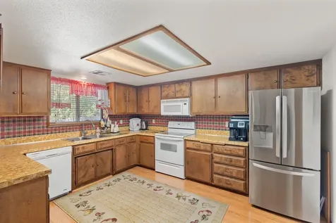 211 NW Blossom Drive Grants Pass OR 97526