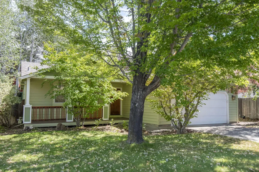 527 SW Forest Grove Drive Bend OR 97702