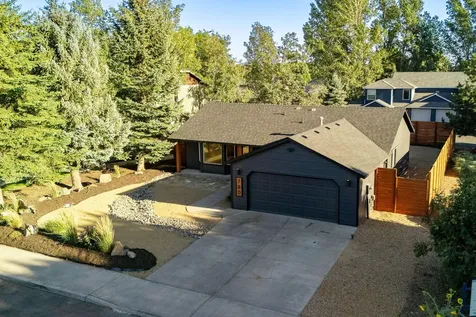 760 NE Oak Place Redmond OR 97756
