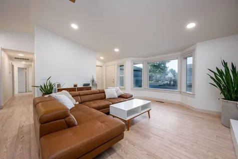 760 NE Oak Place Redmond OR 97756
