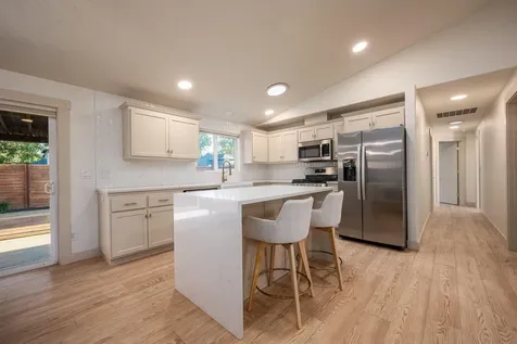 760 NE Oak Place Redmond OR 97756