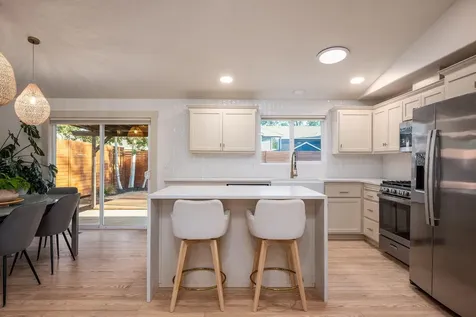 760 NE Oak Place Redmond OR 97756