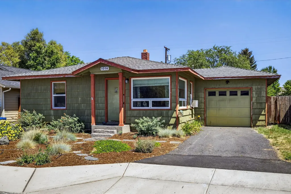 1016 SW 12th Street Redmond OR 97756