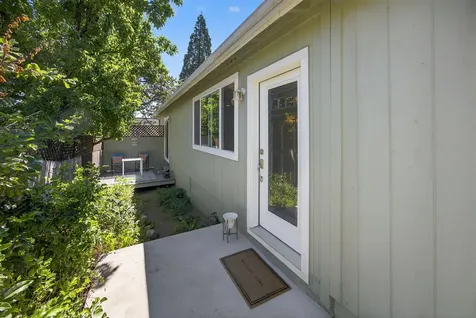 111 Nursery Street Ashland OR 97520