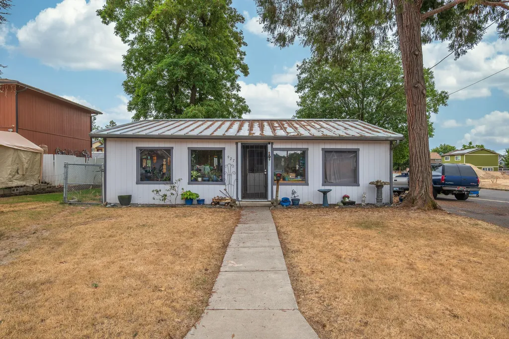 927 SW L Street Grants Pass OR 97526