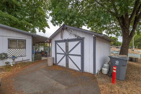 927 SW L Street Grants Pass OR 97526