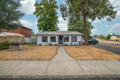 927 SW L Street Grants Pass OR 97526
