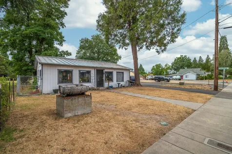 927 SW L Street Grants Pass OR 97526