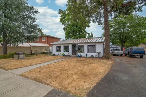 927 SW L Street Grants Pass OR 97526