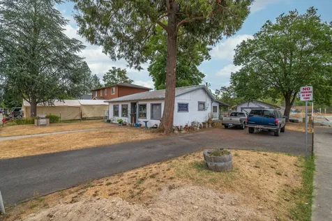 927 SW L Street Grants Pass OR 97526
