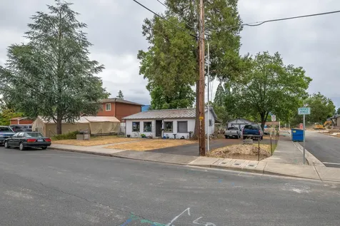 927 SW L Street Grants Pass OR 97526