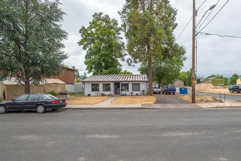 927 SW L Street Grants Pass OR 97526