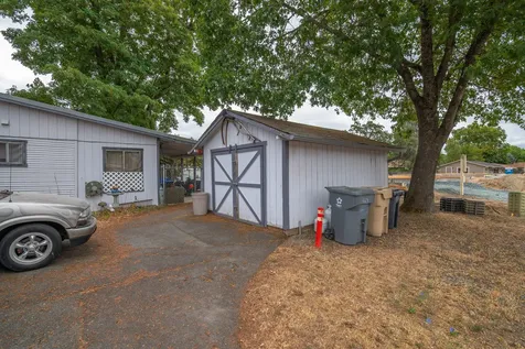 927 SW L Street Grants Pass OR 97526